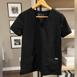 Figs casma 3 pocket scrub top